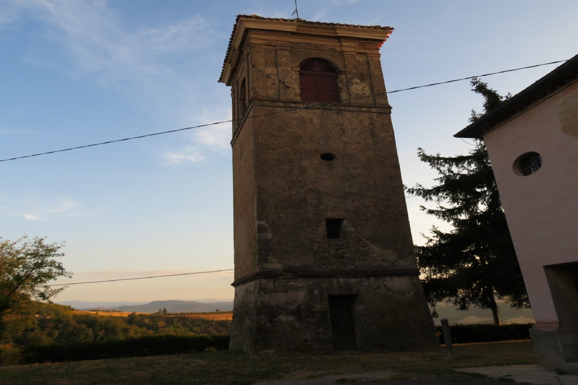 La Chiesa di Rocchetta e il borgo rurale